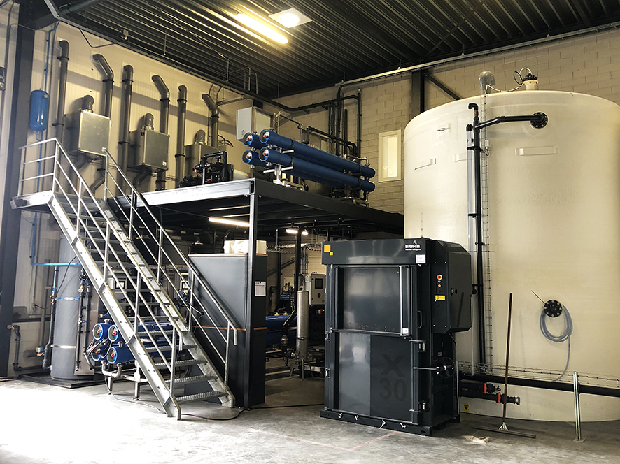 Overzicht van de complete waterbehandelingsinstallatie voor duurzame AdBlue-productie bij FullTank.